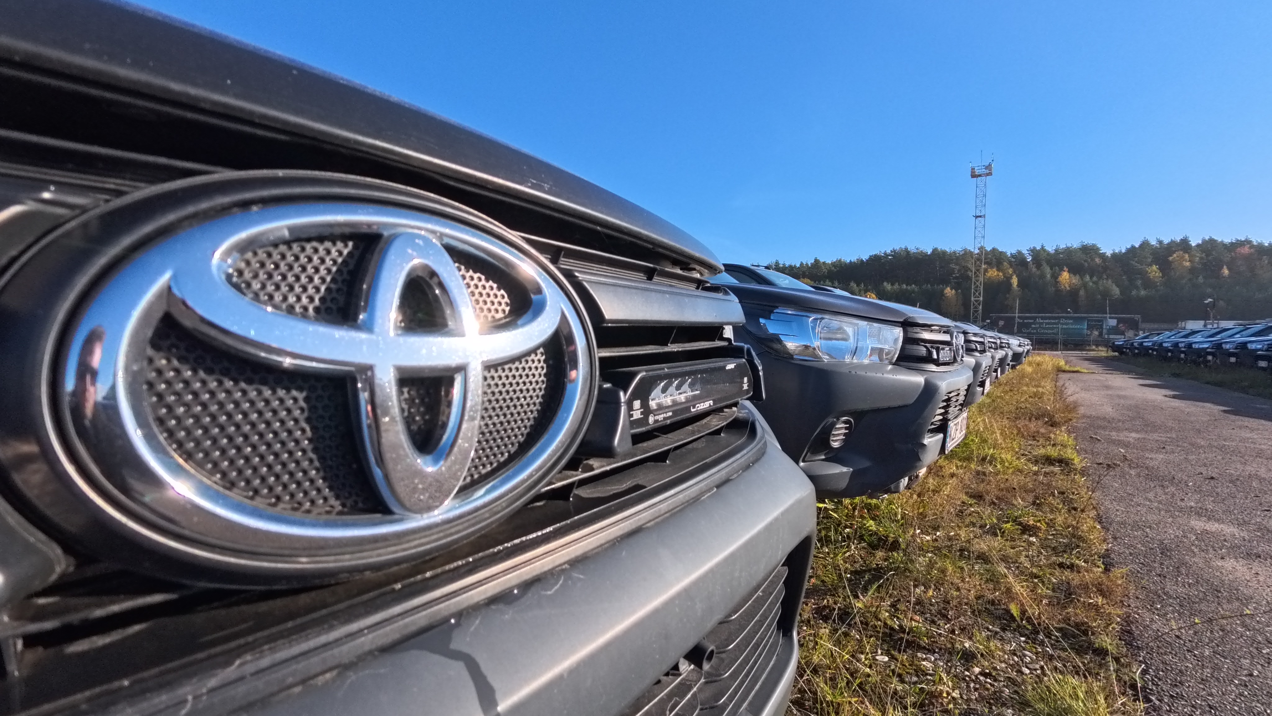 35 Toyota Hilux